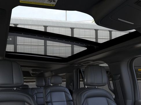 New 2026 Lincoln Navigator L Reserve AWD/4WD image 22