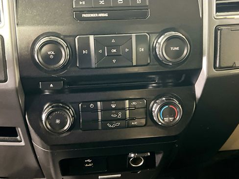 Used 2018 Ford F150 XLT image 25