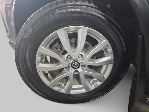 Used 2017 Nissan Rogue SV AWD/4WD image 35