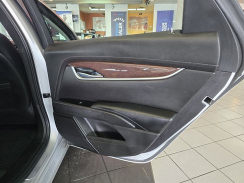 Used 2013 Cadillac XTS Luxury FWD image 15