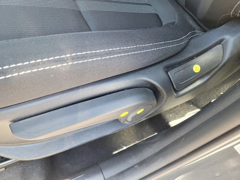 Certified 2025 Hyundai Venue SEL FWD image 21