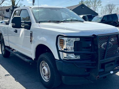 Used 2018 Ford F250 XL w/ Power Equipment Group image 4