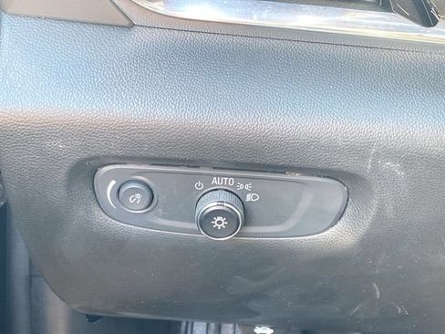 Used 2023 Chevrolet Traverse LT w/ LPO, Floor Liner Package FWD image 17