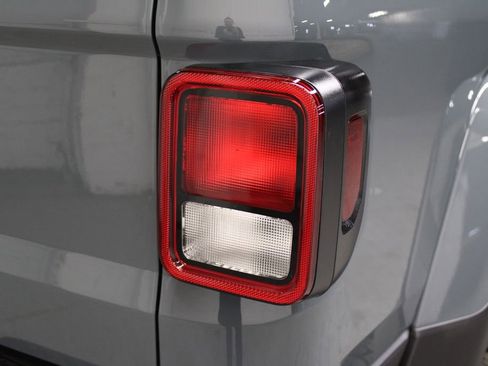 New 2025 Jeep Gladiator Sport image 39