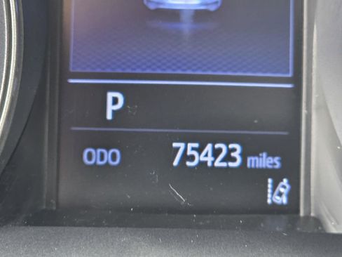 Used 2019 Toyota C-HR XLE FWD image 32