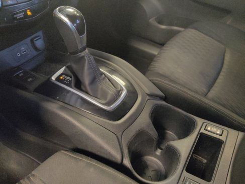 Used 2019 Nissan Rogue SV w/ Premium Package FWD image 26