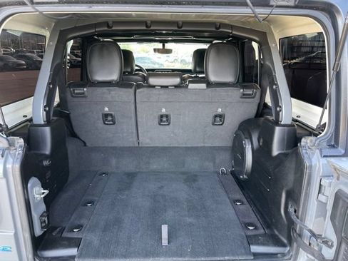 Used 2023 Jeep Wrangler Unlimited Sahara AWD/4WD image 15
