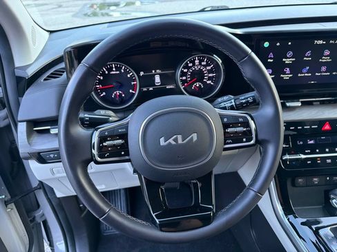 Certified 2024 Kia Carnival EX FWD image 16