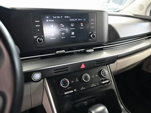 Used 2022 Kia Carnival LX image 15