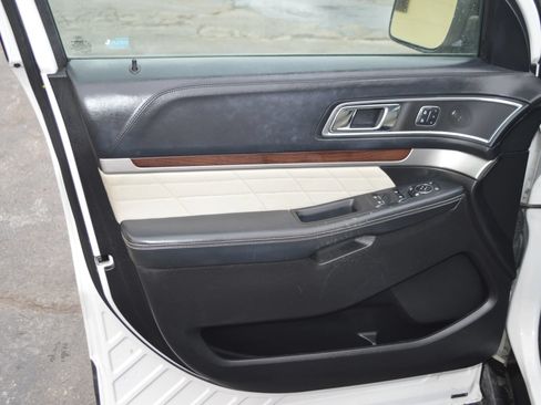 Used 2017 Ford Explorer Platinum AWD/4WD image 5