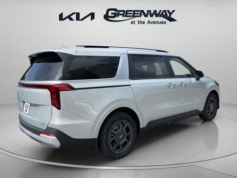 Used 2025 Kia Carnival EX FWD image 4