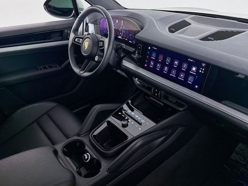Used 2024 Porsche Cayenne image 15