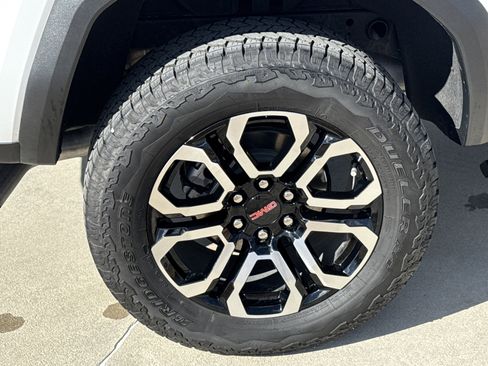 Used 2025 GMC Canyon AT4 w/ Nightfall Edition image 13