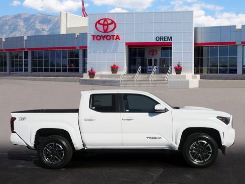New 2025 Toyota Tacoma TRD Sport image 3