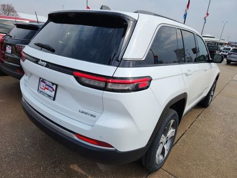 New 2026 Jeep Grand Cherokee Limited w/ Luxury Tech Group II AWD/4WD image 4