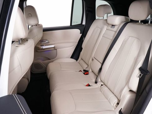 Used 2025 Mercedes-Benz GLB 250 4MATIC image 24