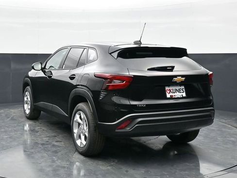New 2026 Chevrolet Trax LS w/ LS Convenience Package FWD image 7
