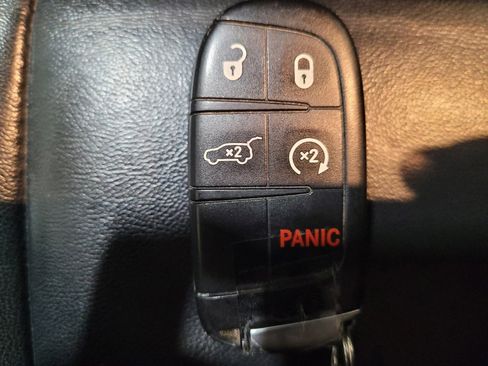 Used 2021 Jeep Grand Cherokee Limited image 32