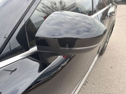 Used 2025 Nissan Pathfinder Platinum image 37