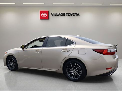Used 2016 Lexus ES 350 350 w/ Luxury Package w/Wood Trim image 3