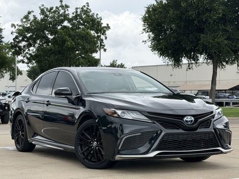 Used 2024 Toyota Camry XSE w/ Cold Weather Package FWD image 2