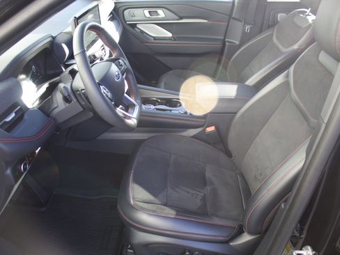 Used 2025 Ford Explorer ST image 11