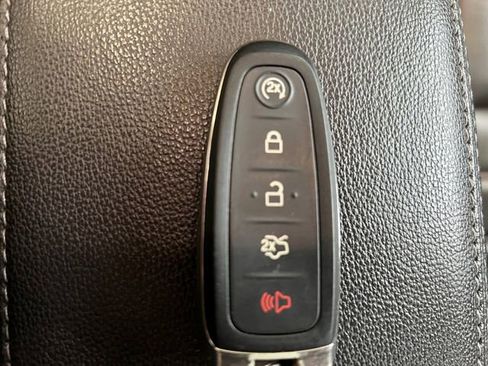 Used 2019 Ford Escape SEL image 24