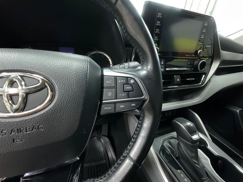Used 2021 Toyota Highlander LE FWD image 20