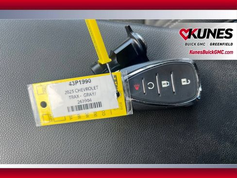 Used 2025 Chevrolet Trax LT FWD image 18