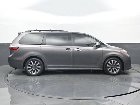 Used 2019 Toyota Sienna Limited FWD image 2