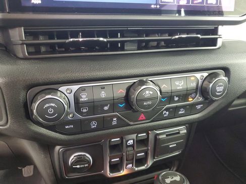 Used 2026 Jeep Wrangler Unlimited Sport AWD/4WD image 19