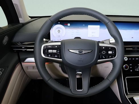 Certified 2025 Genesis GV80 2.5T Standard AWD/4WD image 14
