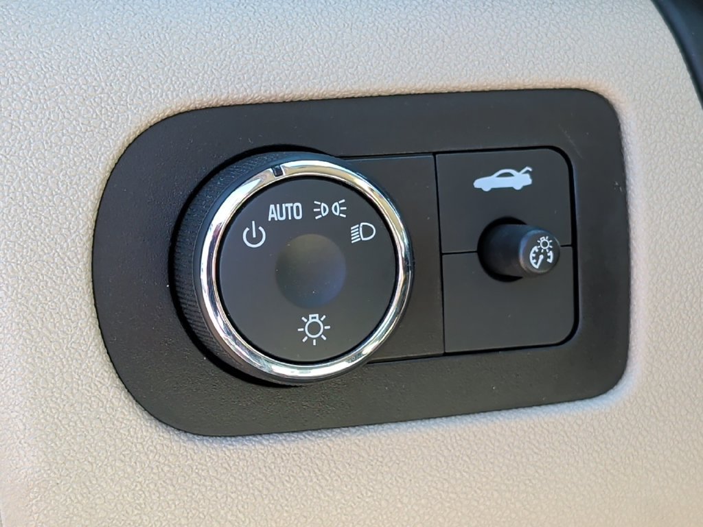 Used 2008 Chevrolet Impala LT FWD image 14