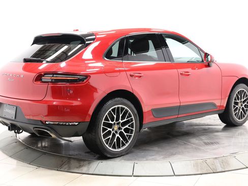 Used 2018 Porsche Macan w/ Premium Package Plus AWD/4WD image 4