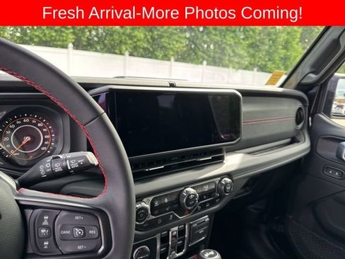Used 2024 Jeep Wrangler Unlimited Rubicon AWD/4WD image 20