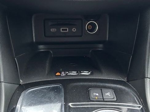 Used 2023 Chevrolet Equinox Premier FWD image 12