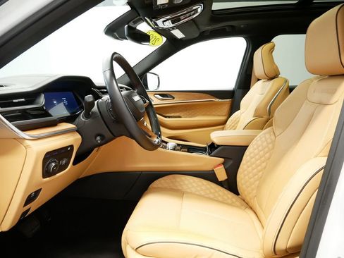 Used 2023 Jeep Grand Cherokee Summit image 34