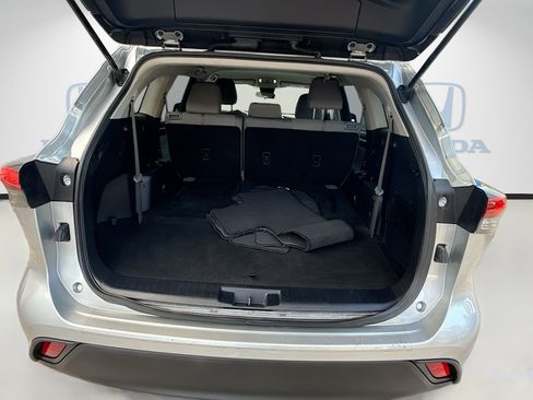 Used 2020 Toyota Highlander L image 26