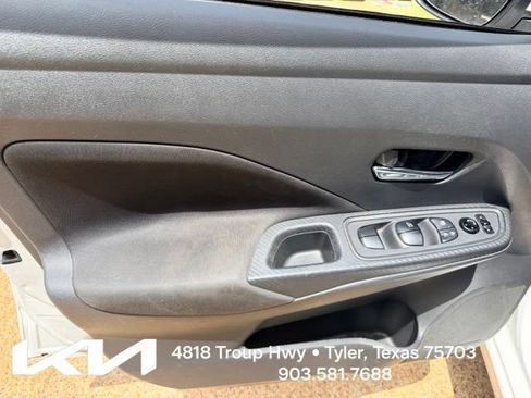 Used 2022 Nissan Versa SV FWD image 13