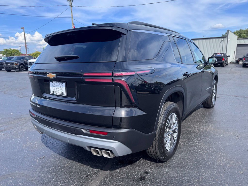 Used 2026 Chevrolet Traverse LT w/ Driver Confidence Package AWD/4WD image 3