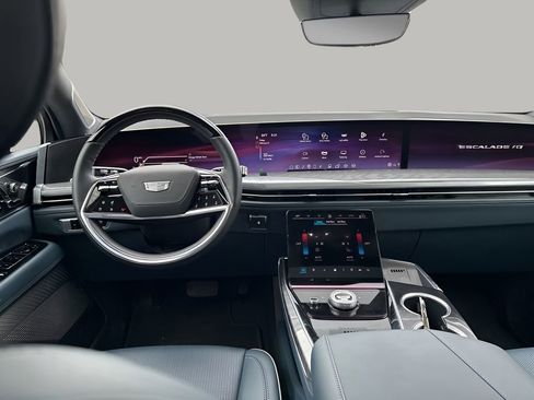 Certified 2025 Cadillac Escalade IQ Luxury 2 w/ LPO, Premium Carpet Package image 18