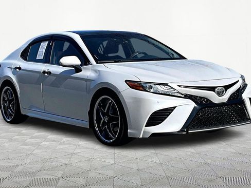 Used 2018 Toyota Camry XSE image 2