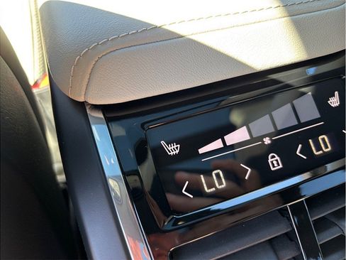 Used 2024 Volvo V60 B5 Cross Country Ultimate w/ Climate Package image 44