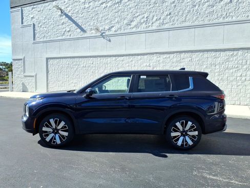 New 2026 Mitsubishi Outlander SE FWD image 2