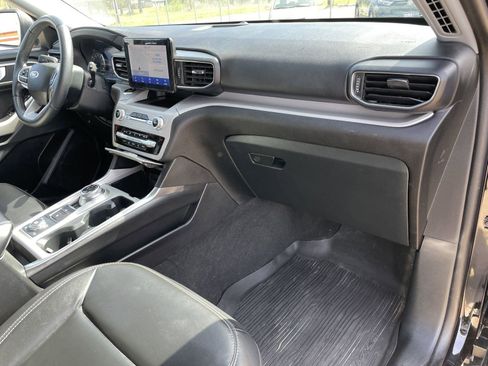 Used 2023 Ford Explorer XLT w/ Equipment Group 202A image 44