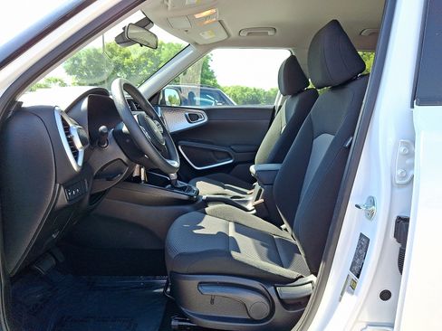 Certified 2025 Kia Soul LX w/ LX Technology Package FWD image 13