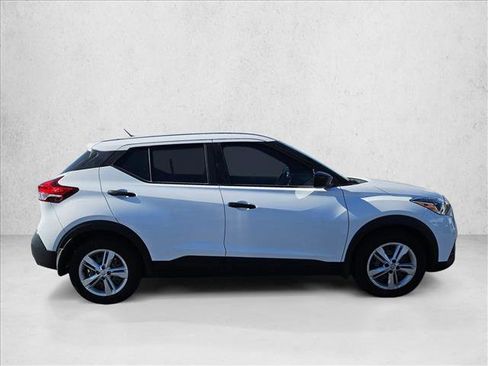 Used 2020 Nissan Kicks S image 4