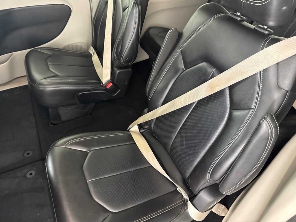 Used 2023 Chrysler Pacifica Touring-L FWD image 27