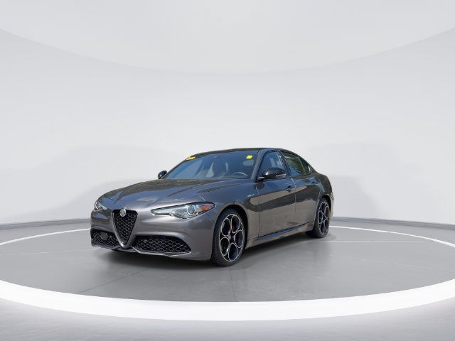 Used 2023 Alfa Romeo Giulia Veloce RWD image 4