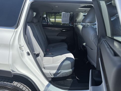 Used 2020 Toyota Highlander Limited AWD/4WD image 30